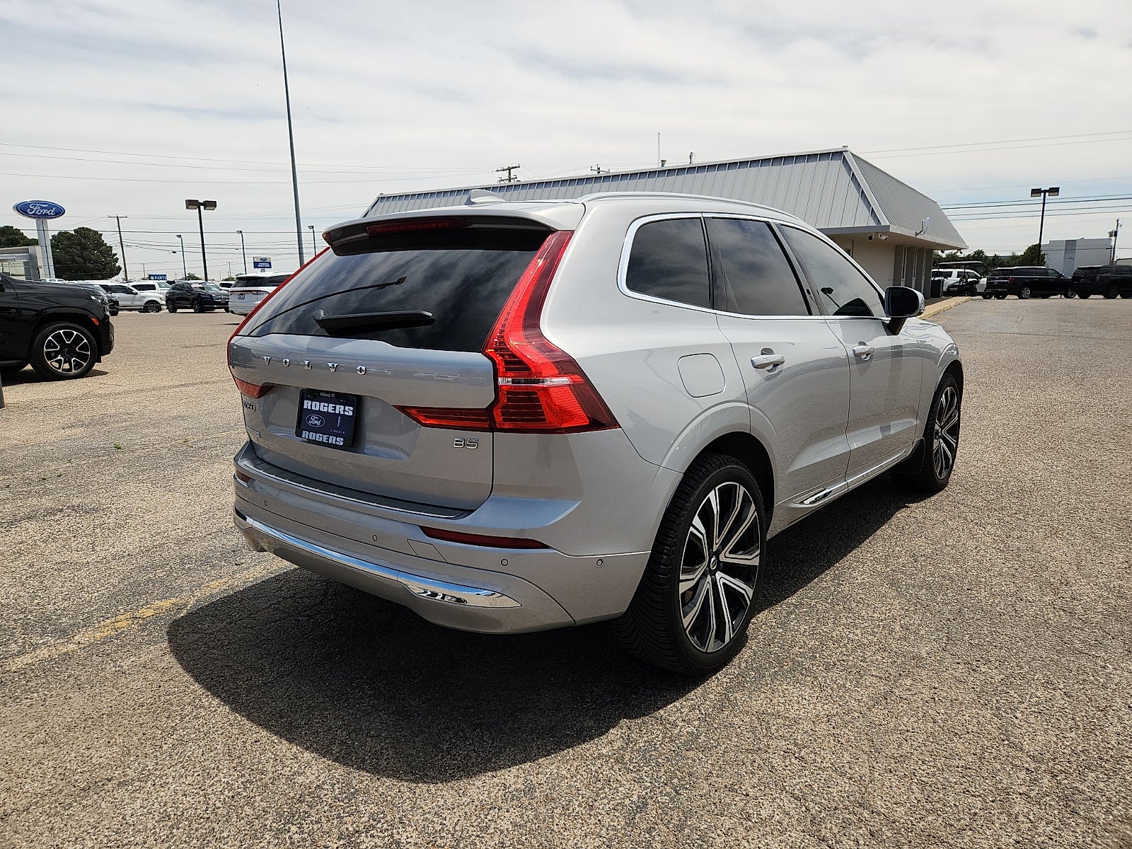 2023 Volvo XC60 Ultimate Bright Theme