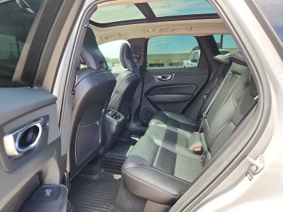 2023 Volvo XC60 Ultimate Bright Theme